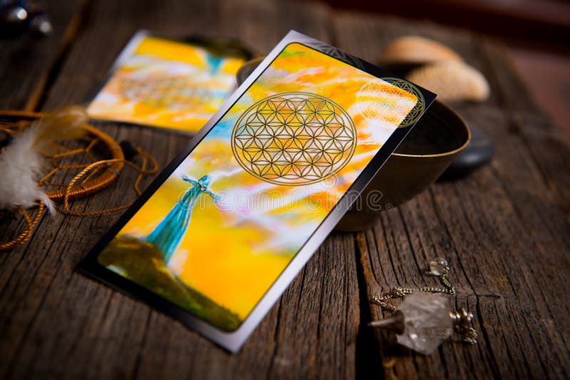 Amd de cartes de tarot d'autres accessoires images stock Amd de cartes de tarot d'autres accessoires images stock