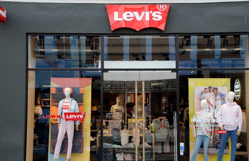 AMERICAN CHAIN LEVIS STORE in DENMARK Editorial Photography - of stroget: 114348057