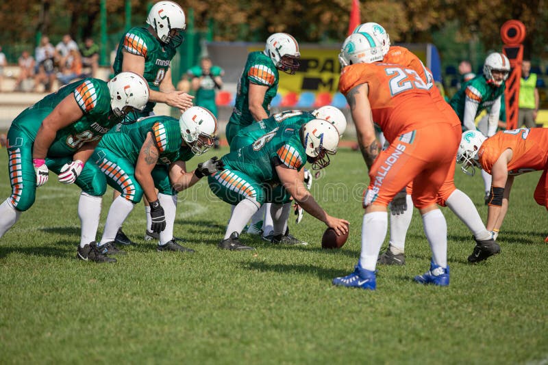 Jogo De Futebol Americano Com Os Jogadores No Estádio. Competições De Futebol  Americano Stallions Kyiv - Hurricanes Minsk 08.09.2019 Foto Royalty Free,  Gravuras, Imagens e Banco de fotografias. Image 137103062