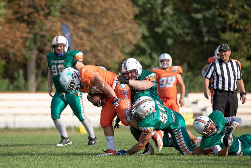 Jogo De Futebol Americano Com Os Jogadores No Estádio. Competições De Futebol  Americano Stallions Kyiv - Hurricanes Minsk 08.09.2019 Foto Royalty Free,  Gravuras, Imagens e Banco de fotografias. Image 137103062