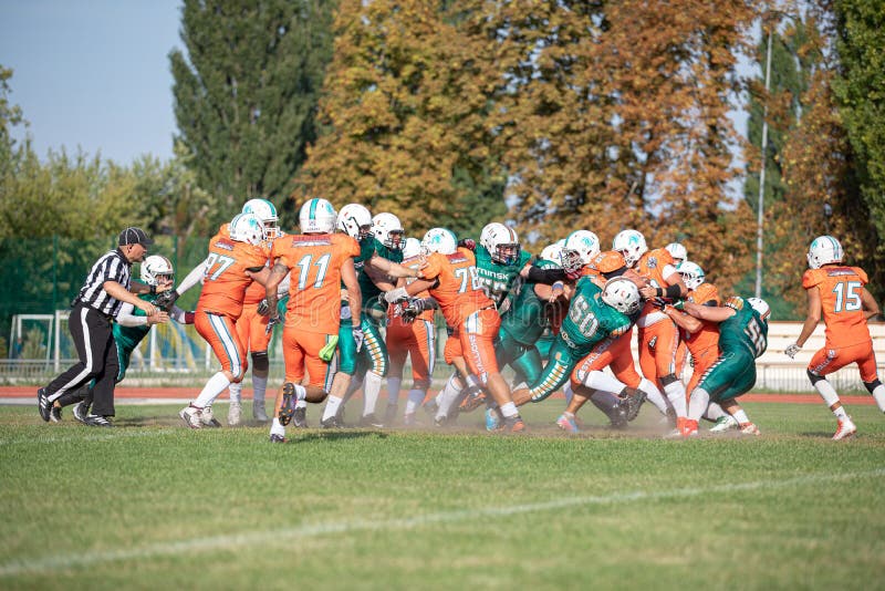 Jogo De Futebol Americano Com Os Jogadores No Estádio. Competições De Futebol  Americano Stallions Kyiv - Hurricanes Minsk 08.09.2019 Foto Royalty Free,  Gravuras, Imagens e Banco de fotografias. Image 137103062