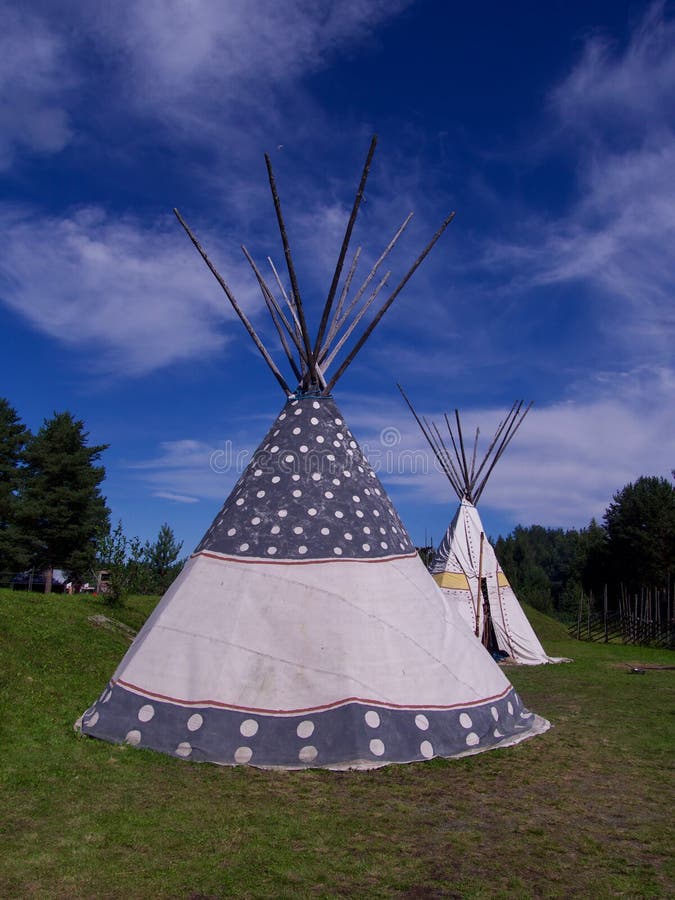 Onverschilligheid ding complicaties American Indian Teepee, Tipi or Wigwam, a Modern Version Made in Canvas  Stock Photo - Image of home, grass: 219232230
