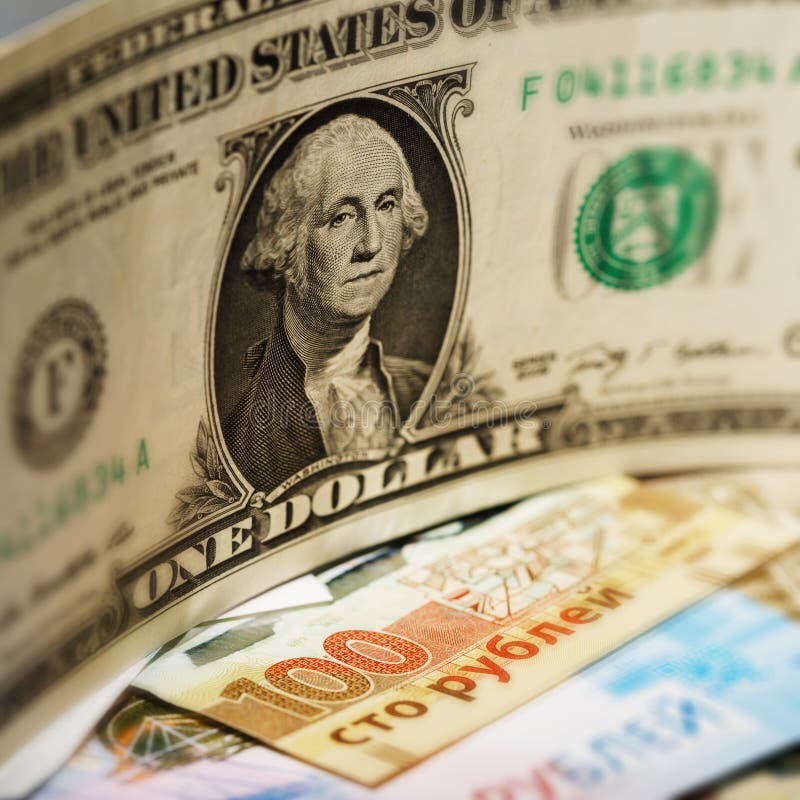 Download Amerikaanse Dollar En Russisch Bankbiljettenclose-up Stock Foto - Afbeelding bestaande uit zaken, markt: 114225608