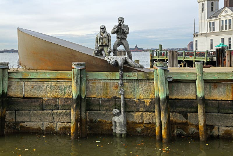 Amerikaanse koopvaardij - herdenkingssculptuur in hudson rivier op steenbrekend water net ten zuiden van pier a. zuidelijke punt v
