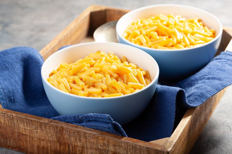 Amerikaanse kreamy macaroni en kaas pasta royalty-vrije stock foto's