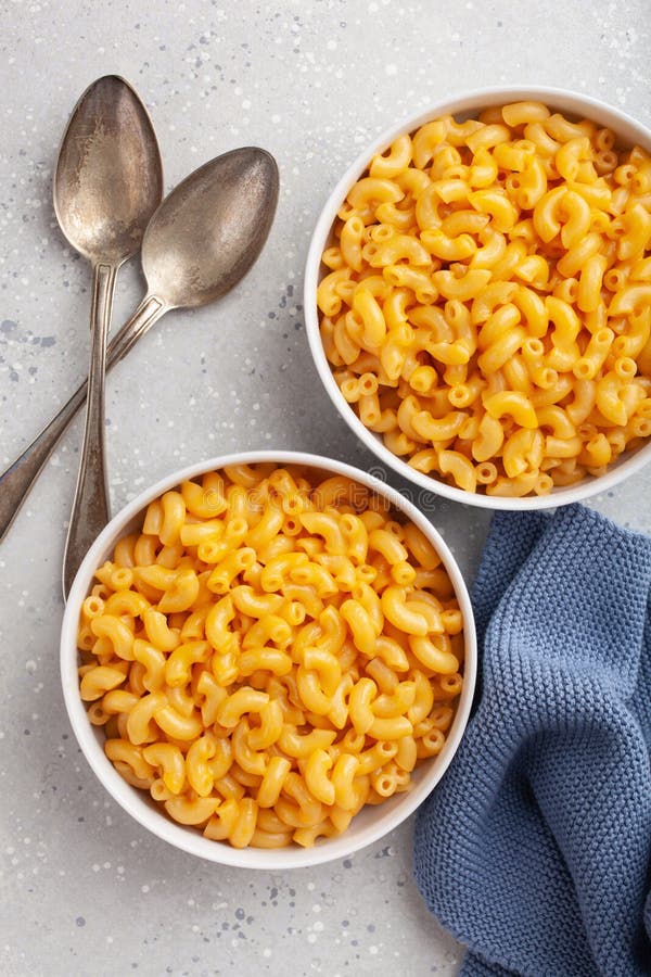 Amerikaanse kreamy macaroni en kaasdeegwaren royalty-vrije stock afbeeldingen