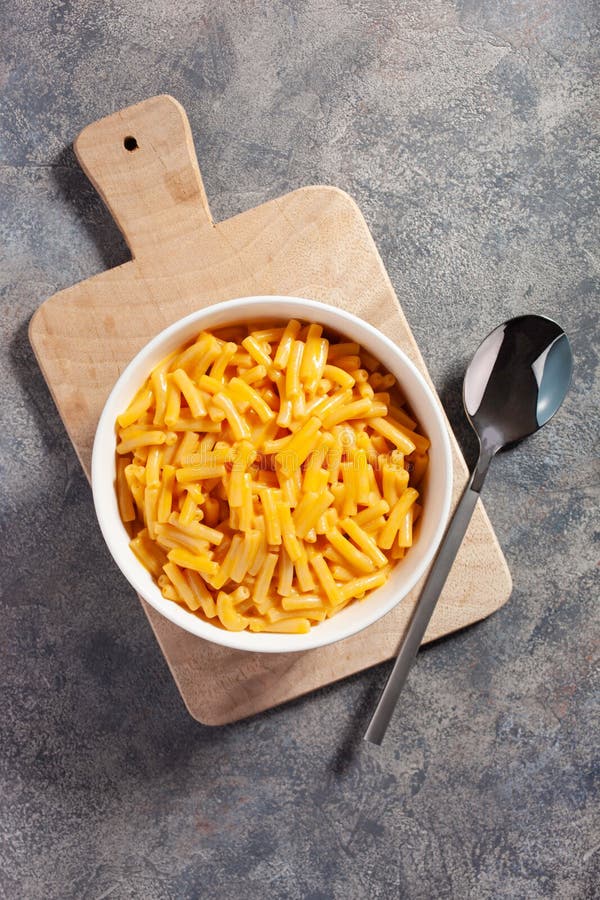 Amerikaanse kreamy macaroni en kaasdeegwaren stock fotografie