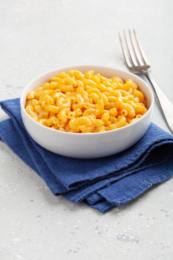 Amerikaanse kreamy macaroni en kaasdeegwaren stock afbeelding