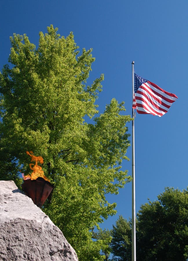 amerikansk evig flaggaflamma royaltyfri foto amerikansk evig flaggaflamma royaltyfri foto