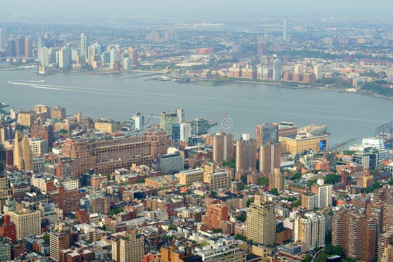 Amerikanska högväxta skyskrapor Sikt av midtownen Manhattan och Hudson River från över royaltyfria foton Amerikanska högväxta skyskrapor Sikt av midtownen Manhattan och Hudson River från över royaltyfria foton