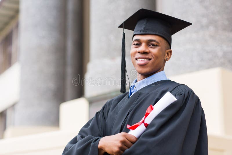Amerykanina afrykańskiego pochodzenia absolwent