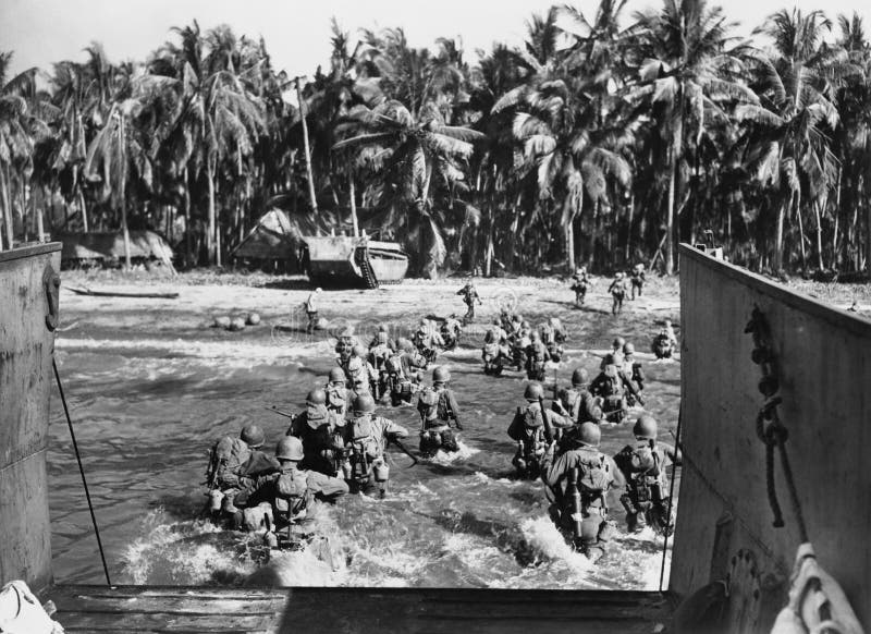 Amerykańscy oddziały wojskowi szaleje plaże podczas drugiej wojny światowa (Wszystkie persons przedstawiający no są długiego utrz