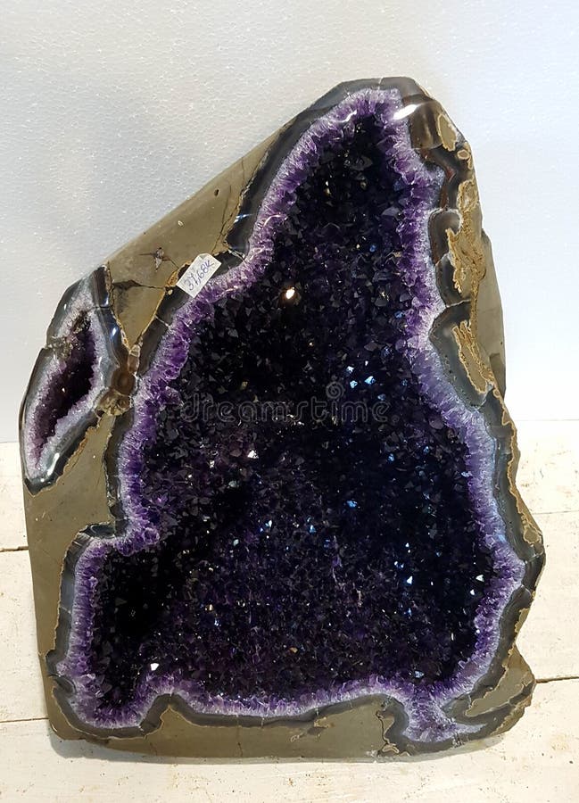 Amethyst-Steindrusepolierrand lizenzfreies stockbild Amethyst-Steindrusepolierrand lizenzfreies stockbild