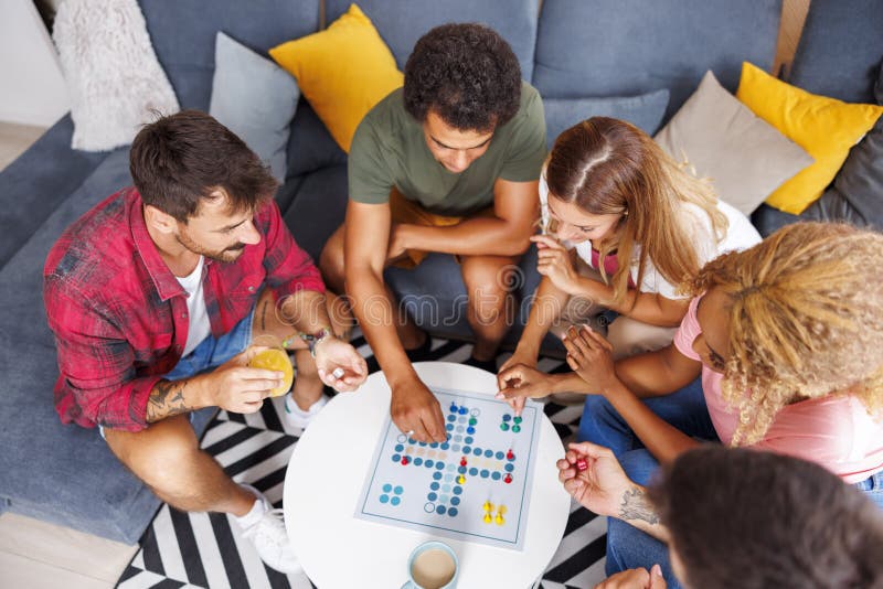 JOGANDO LUDO KING COM AMIGOS!!! 