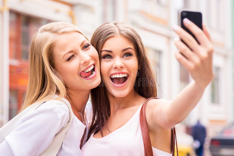 Amis faisant le selfie photo stock Amis faisant le selfie photo stock