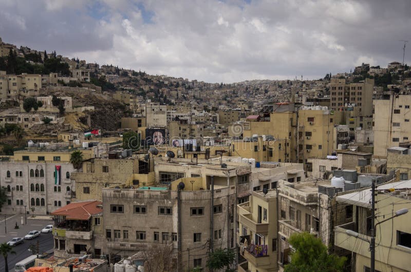Amman, Jordânia - 28 de maio de 2016: Arquitetura da cidade de Amman do centro, Jorda foto de stock Amman, Jordânia - 28 de maio de 2016: Arquitetura da cidade de Amman do centro, Jorda foto de stock