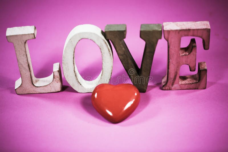Amor con el corazón y los tulipanes, para el día de tarjeta del día de San Valentín, cumpleaños, tarjeta imagen de archivo Amor con el corazón y los tulipanes, para el día de tarjeta del día de San Valentín, cumpleaños, tarjeta imagen de archivo