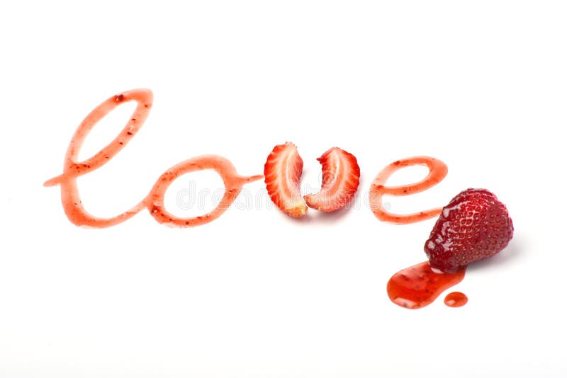 AMORE dell'iscrizione dalla fragola immagini stock