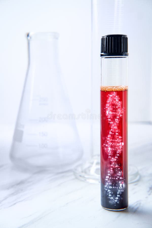 Amostra do ADN do sangue imagens de stock royalty free Amostra do ADN do sangue imagens de stock royalty free