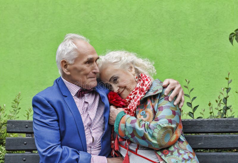 Amour de concept, couple plus âgé, hippies famille, heureuse, ensemble, photos libres de droits Amour de concept, couple plus âgé, hippies famille, heureuse, ensemble, photos libres de droits