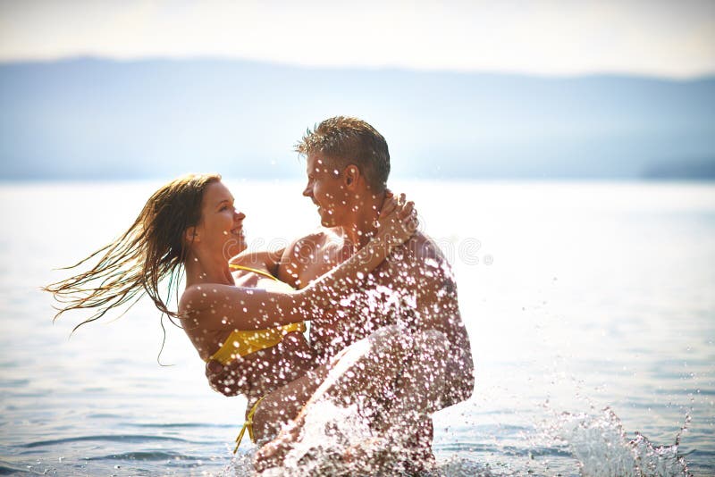Amoureux heureux image libre de droits