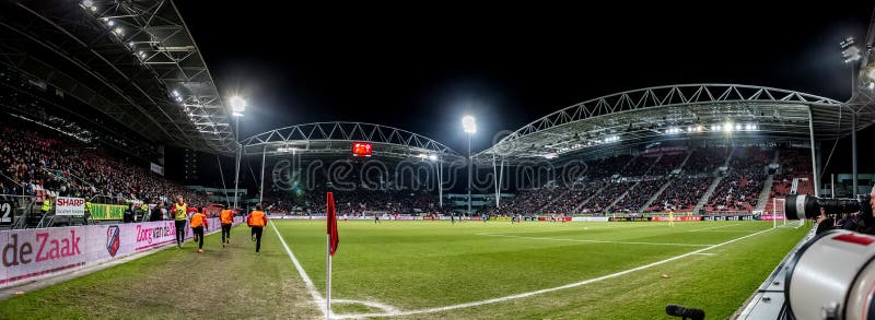 Ampio galgenwaard panoramico dello stadio di panoramica del FC Utrecht fotografia stock Ampio galgenwaard panoramico dello stadio di panoramica del FC Utrecht fotografia stock