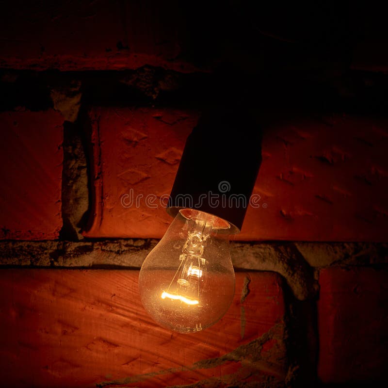Ampola na superfície do tijolo imagens de stock Ampola na superfície do tijolo imagens de stock