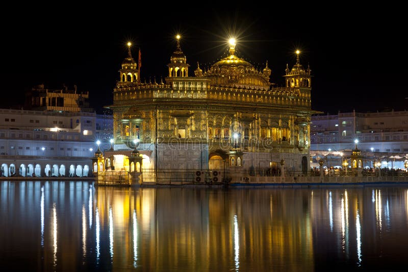 Amritsar χρυσός ναός νύχτας της Ινδίας στοκ φωτογραφία