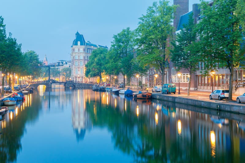Amsterdam Canale Della Città All'alba Immagine Editoriale - Immagine di fila, netherlands: 82350420