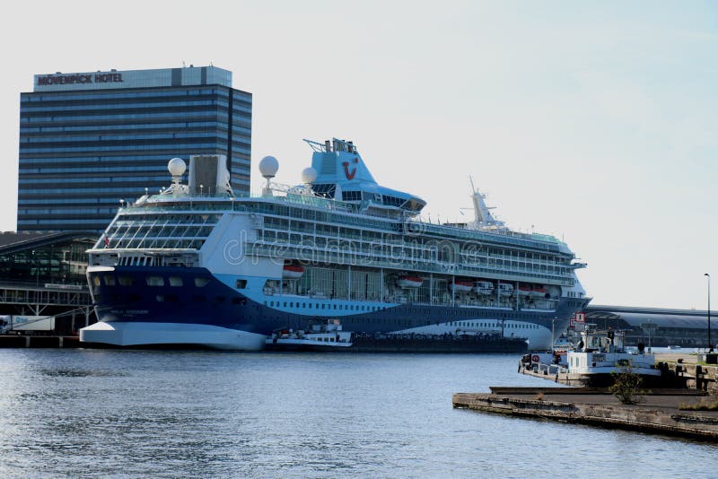 Amsterdam, die Niederlande - 29. September 2018: Marella Discovery lizenzfreie stockfotografie Amsterdam, die Niederlande - 29. September 2018: Marella Discovery lizenzfreie stockfotografie
