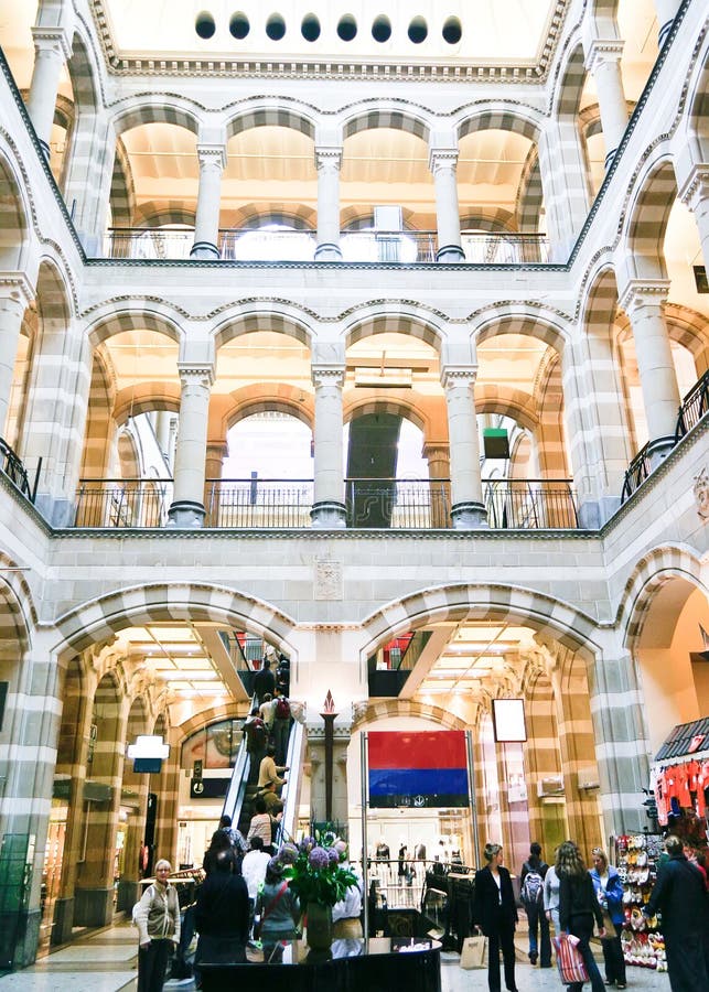 amsterdam galleriashopping royaltyfria bilder amsterdam galleriashopping royaltyfria bilder