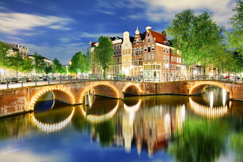 Amsterdam-Kanalwestseite an der Dämmerung Natherlands, Europa