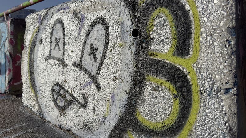 Amsterdam 2 marzo : graffiti sui muri di ndsmwerf immagini stock libere da diritti
