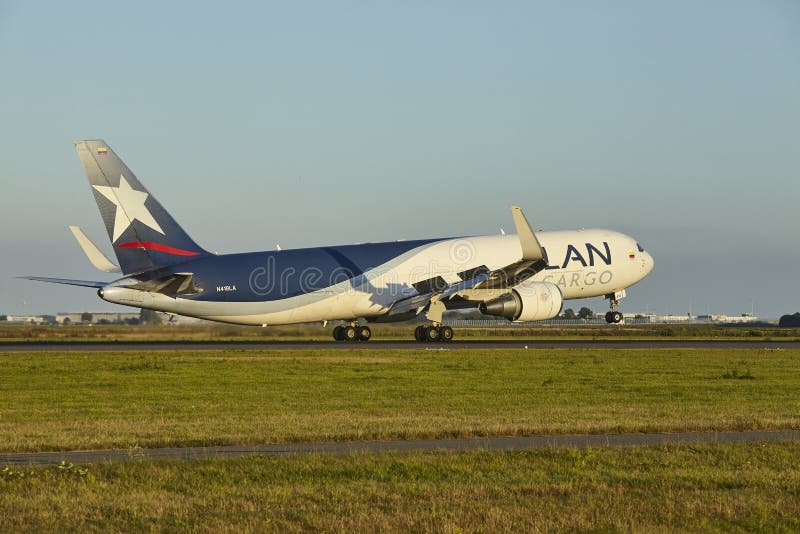 LATAM CARGO Boeing 767 editorial stock photo. Image of wing - 271682893