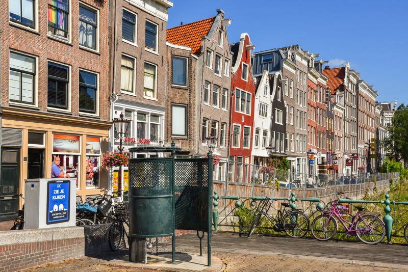 https://thumbs.dreamstime.com/b/amsterdam-netherlands-august-original-public-urinal-waagplein-amsterdam-amsterdam-netherlands-august-original-254025906.jpg