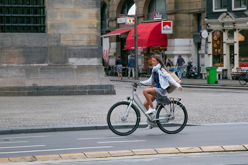 bicyclette moderne femme