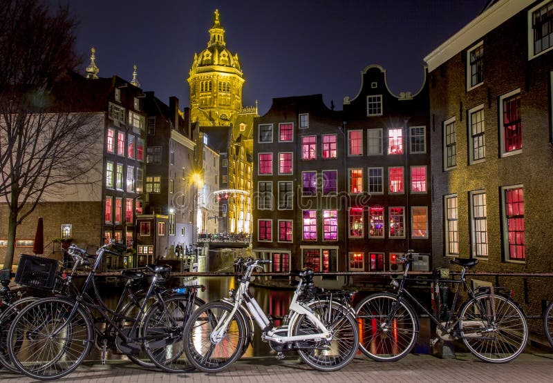 Amsterdam-Rotlichtviertel nachts, Singel-Kanal