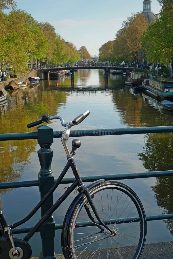 amsterdam roweru kanał fotografia royalty free amsterdam roweru kanał fotografia royalty free