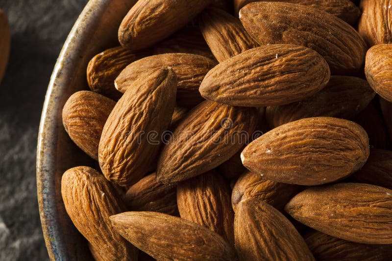 Amêndoas Cruas Orgânicas Castanhas imagem de stock royalty free