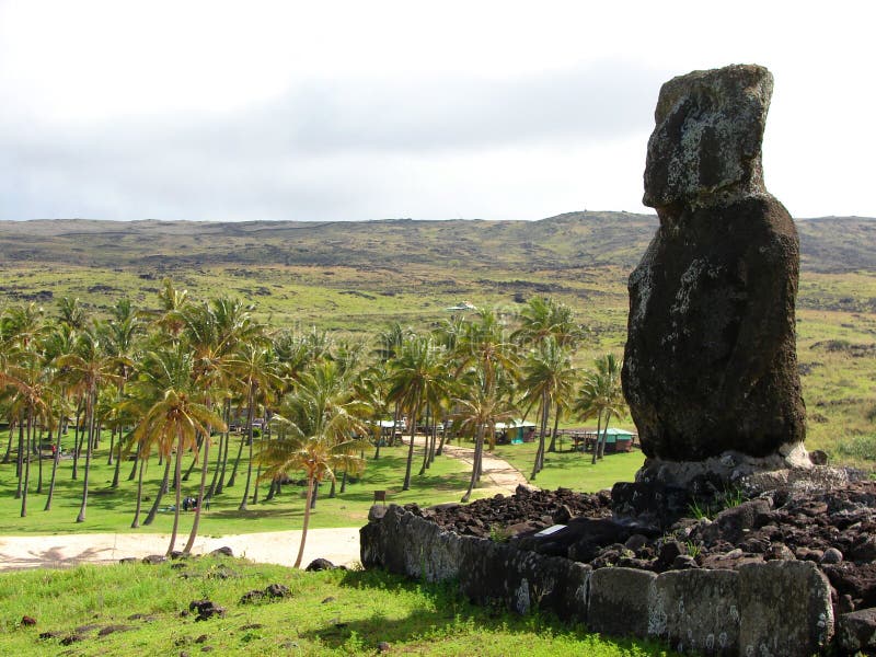 Anakena strandmoai rapa nui chile royaltyfri fotografi