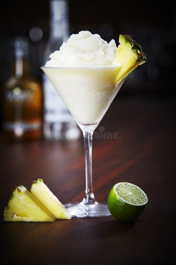 De kom van Daiquiri stock foto. Image of tropisch, alcohol 25248236