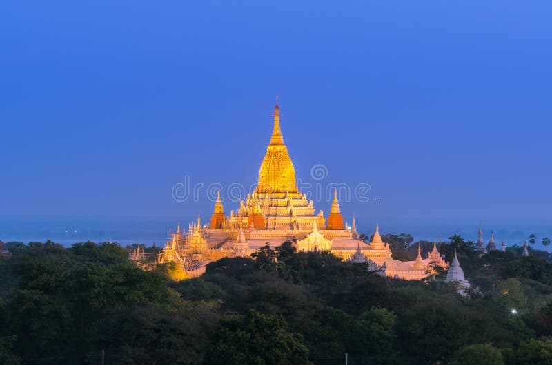 Ananda Pagoda antique au crépuscule, Bagan (païen)