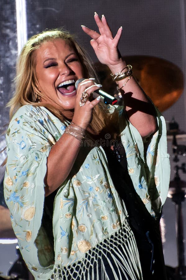 Anastacia live