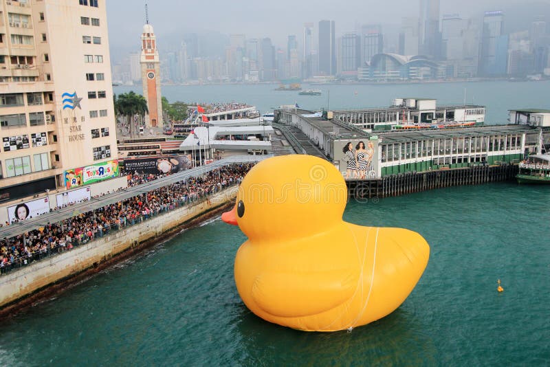Anatra di gomma a Hong Kong immagine stock libera da diritti Anatra di gomma a Hong Kong immagine stock libera da diritti