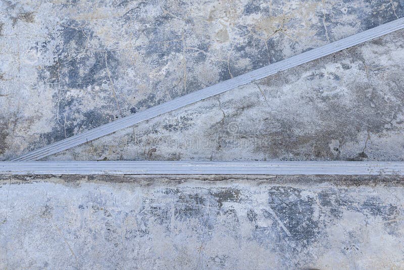 Ancien escalier en ciment brut de grunge sur le plancher extérieur de la structure arrière-plan photo libre de droits Ancien escalier en ciment brut de grunge sur le plancher extérieur de la structure arrière-plan photo libre de droits