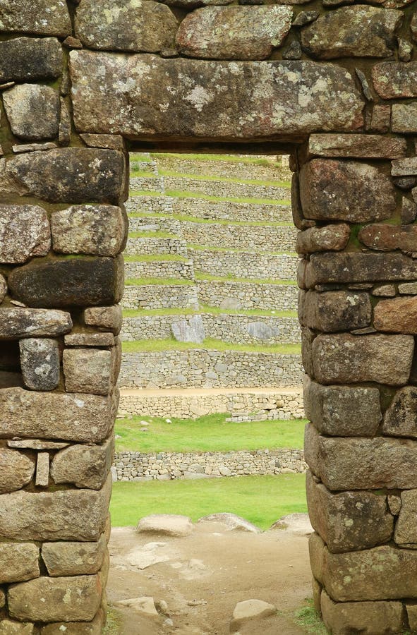 Ancienne Porte Avec Les Vestiges Des Ruines De L'inca à Machu Picchu Citadel  Cusco Région Du Pérou Image stock - Image du roche, agricole: 276431087