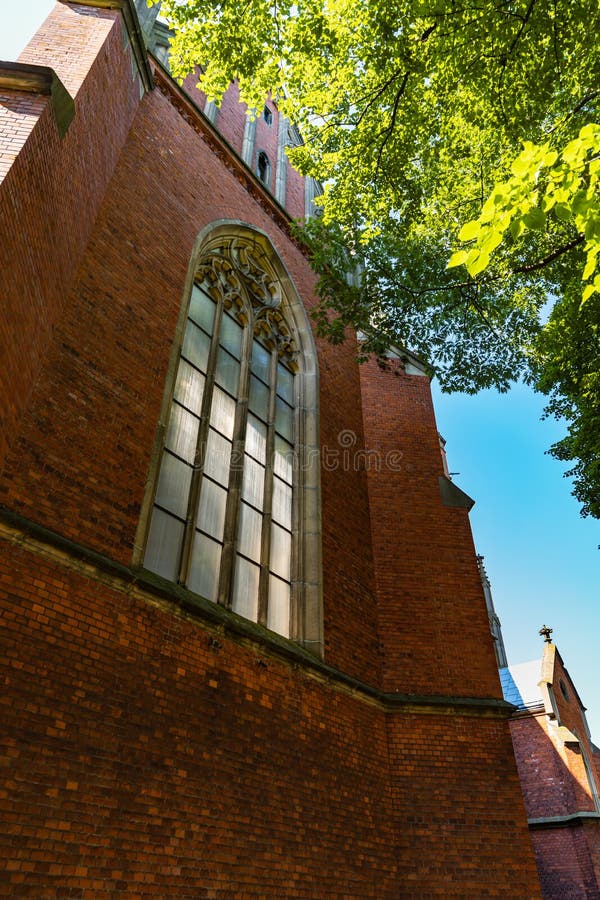 Kamieniec zabkowicki pologne juin 2021 : ancienne église évangélique à côté du parc du palais