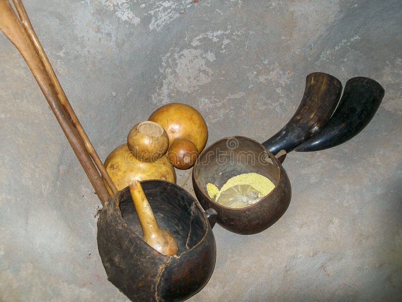 https://thumbs.dreamstime.com/b/ancient-african-natural-crockery-made-natrual-things-used-to-cook-store-food-156693449.jpg