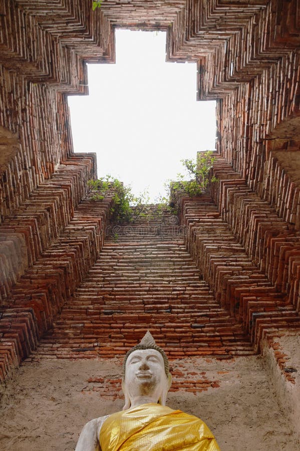 Ancient Buddha image in pagoda with cracked roof at Nakhon Luang castle Thailand royalty free stock photos Ancient Buddha image in pagoda with cracked roof at Nakhon Luang castle Thailand royalty free stock photos
