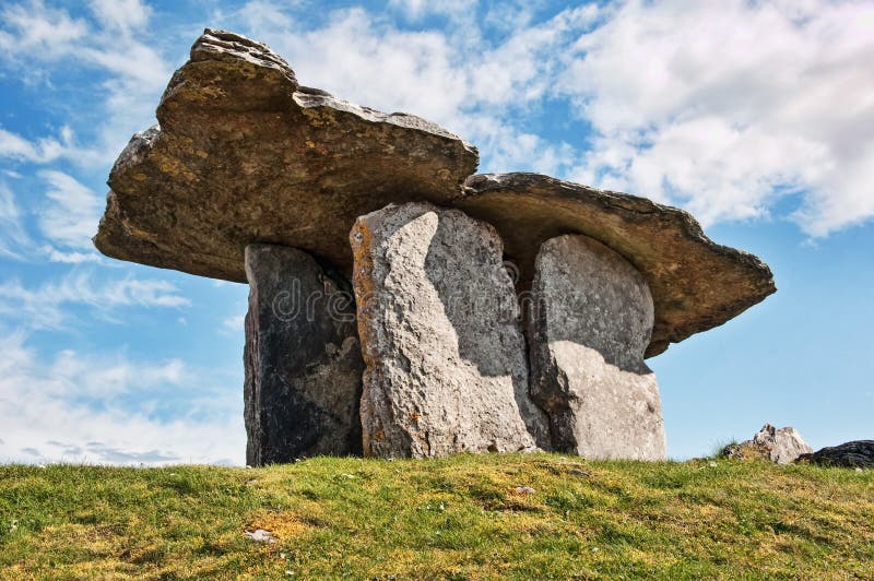 dolmen definition dolmen definition